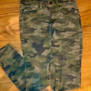 GAP, camouflage, low raised, denim leggings. Size 26
